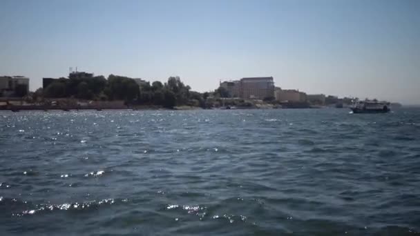 Λουξορ Αιγυπτοσ Απριλιου 2019 Τουριστικό Σκάφος Στον Ποταμό Νείλο Στο — Αρχείο Βίντεο
