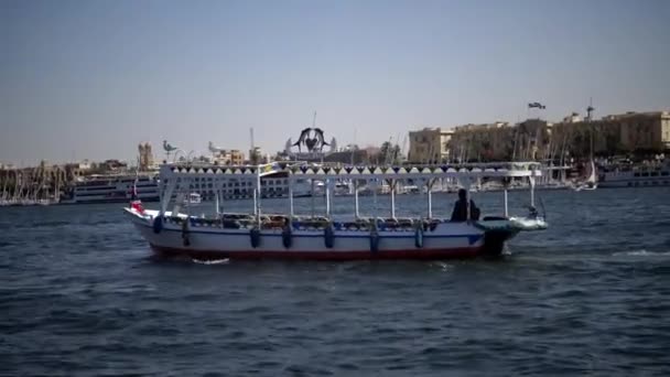Luxor Egipto Abril 2019 Barco Turístico Río Nilo Luxor Egipto — Vídeos de Stock