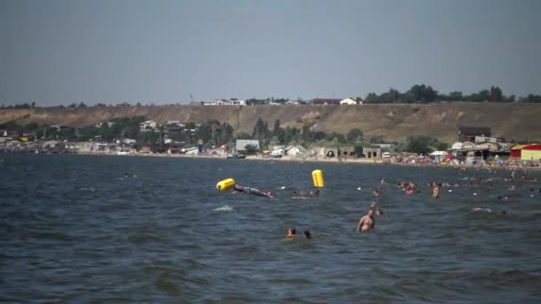 Ukraine Koblevo Juin 2019 Plage Mer Beaucoup Gens Nagent Dans — Video