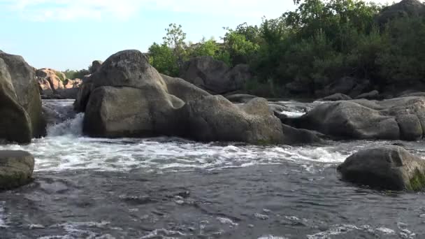 Гранитные Пороги Пороги Быстротекущей Водой Реке Южный Буг Украина — стоковое видео