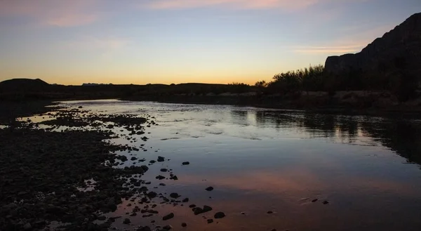 Santa Elena kanyonda Big Bend Milli Parkı'nda Rio Grande Nehri akar