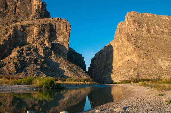 Texas 'ta kurumuş çamur. Santa Elena Kanyonu ve Rio Grande. Big Bend Ulusal Parkı. 