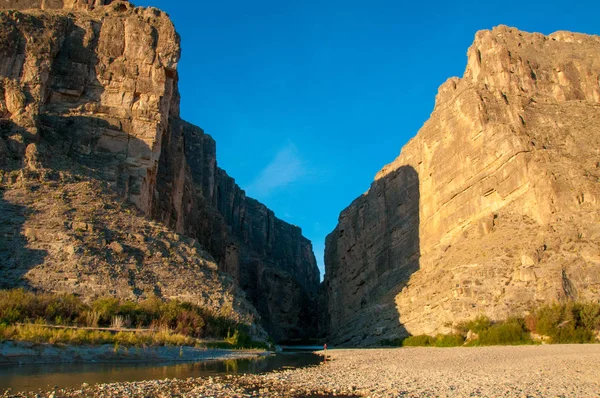 Santa Elena Kanyonu ve Rio Grande. Santa Elena Kanyonu 'nun Big Bend Ulusal Parkı manzarası. 