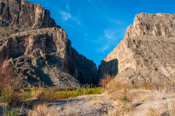 Santa Elena Kanyonu ve Rio Grande. Santa Elena Kanyonu 'nun Big Bend Ulusal Parkı manzarası. 