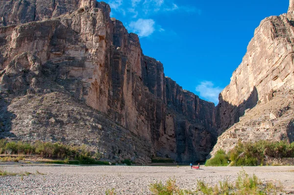 Santa Elena Kanyonu ve Rio Grande. Santa Elena Kanyonu 'nun Big Bend Ulusal Parkı manzarası. 