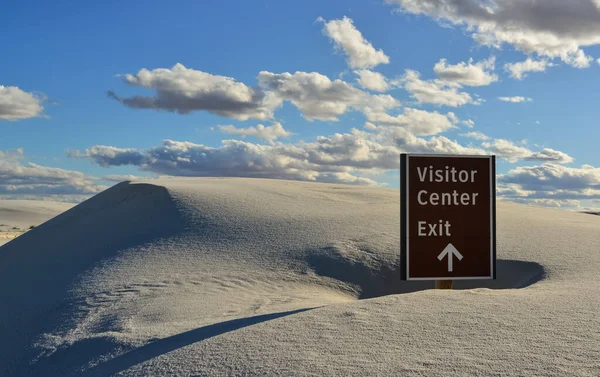 アメリカ 新メキシコ 2019年11月23日 石膏砂で覆われたビジターセンター情報プレート White Sands National Monument ニューメキシコ州 アメリカ — ストック写真