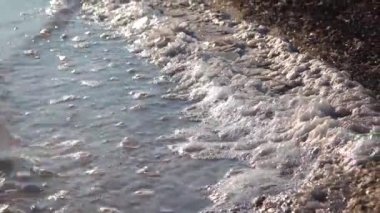 Kuyalnik haliçleri, Karadeniz. Tablo tuzu, alttaki yuvarlak gözleme şeklinde ve haliçlerin kıyısında. Tablo tuz kristalleri