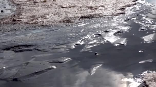 Kuyalnik河口を乾燥させます Kuyalnik療養所からは 治癒的なライマン泥で黒い水が流出します 生態系の問題は干ばつです ウクライナ — ストック動画