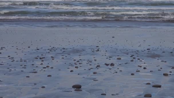 Kust Van Stille Oceaan Het Snel Stromende Water Van Een — Stockvideo