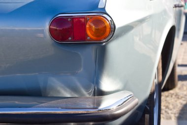 Cara renk dönüm sinyal ve eski blu arka ışıklar.