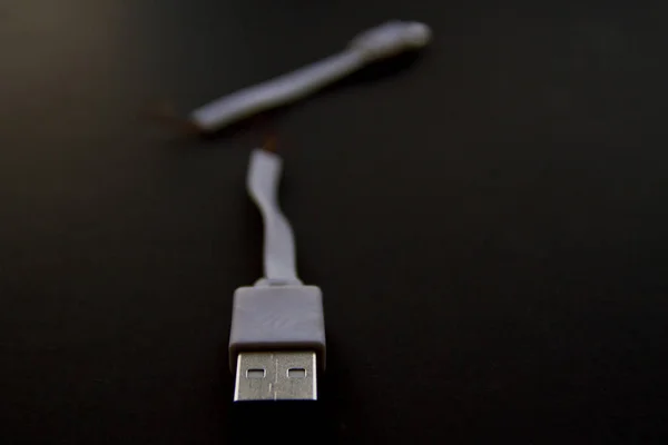 Trasig Trasiga Usb Kabel Laddare Markeras Svart Bakgrund Med Kopiering — Stockfoto