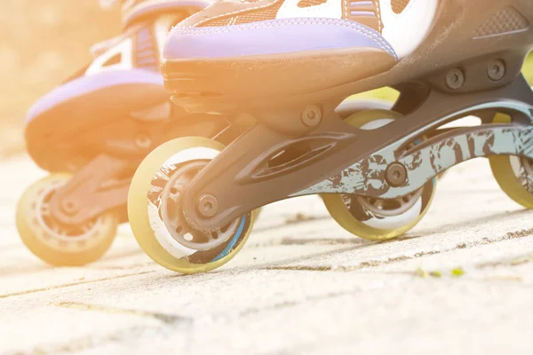 Rollschuhbeine Aus Nächster Nähe Skatepark Niedriger Abschnitt Rollschuh Ist Extremsport — Stockfoto