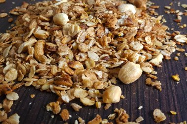 Granola portakal tarçın tahta arka plan üzerinde bir Brunch yük.