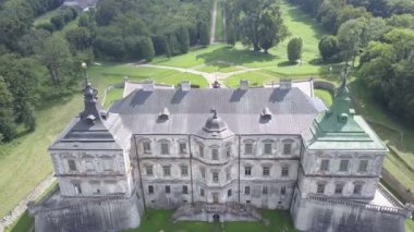 Pidhirtsi kale geç Rönesans ve Barok Dönemi mimari bir anıtıdır. Quadropress 4 k kaldırıldı