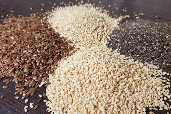 Healthy Superfood: Flax Seeds, Chia Seeds and Quinoa Seeds Close-up — Stock Photo, Image