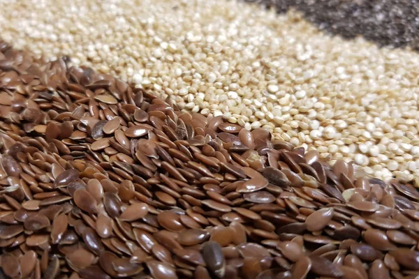 Superfood sănătos: semințe de in, semințe de chia și semințe de quinoa — Fotografie, imagine de stoc