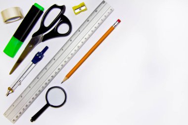 İleti örneği veya okul malzemeleri - copyss ile üst beyaz bir arka plan