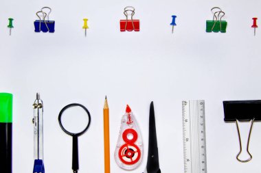 İleti örneği veya okul malzemeleri - copyss ile üst beyaz bir arka plan