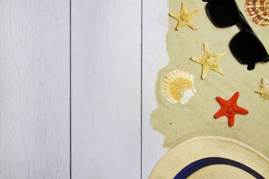 Deniz kabukları, yıldız, güneş gözlüğü, şapka hafif ahşap zemin kum, en iyi Manzaralı