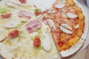 Pizza yeme süreci, taşınabilir bir kutuda arta kalan pizza..