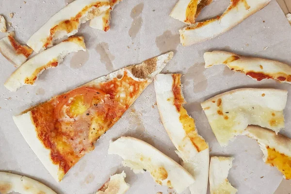 Resti Pizza Una Scatola Portatile Processo Mangiare Pizza — Foto Stock