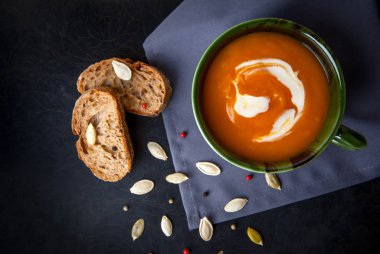 Balkabağı çorbası.