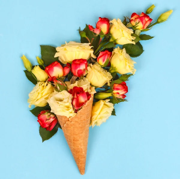 Color rosas helado en azul Imágenes De Stock Sin Royalties Gratis