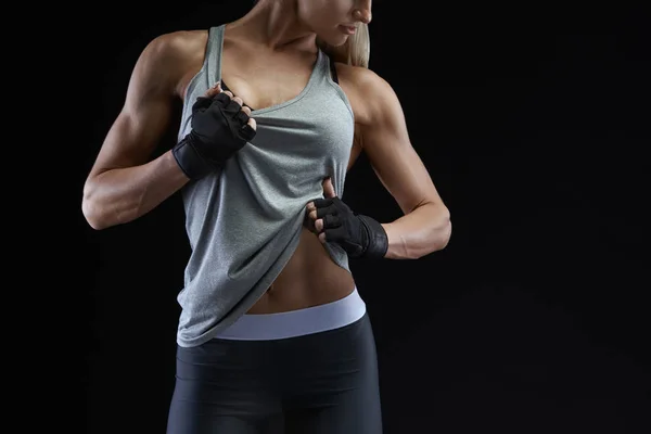 Fit kvinnlig kropp i sportkläder — Stockfoto