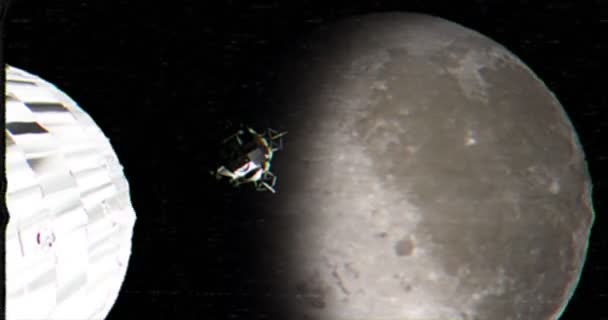 軌道上で月着陸船のドッキング解除 自転の背景メインのコンパートメントから月面着陸を装着します ノイズ スイープや干渉によるテレビ信号のシミュレーション — ストック動画