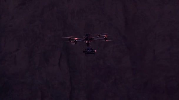 Quadrocopter Powerful Moves Night Canyon Walls Moonlight Slow Motion Rate — Stock Video