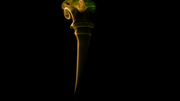 Přírodní Barevné Kouře Stoupá Nahoru Točí Půvabné Spirál Natočeno Rychlostí — Stock video