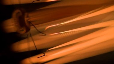 Alan derinliği amacı ile akkor tungsten filamentler geçer