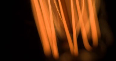 Alan derinliği amacı ile akkor tungsten filamentler geçer