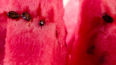 Video döngüler. Üçgen adet parlak sulu arka plan üzerinde kamera önünde döndürmek