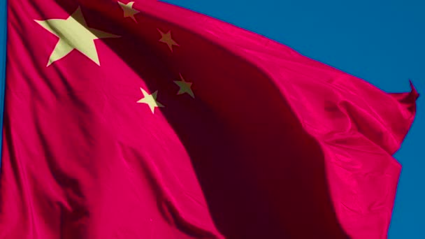 Bandera China Ondea Viento Gran Bandera Del Estado Está Iluminada — Vídeo de stock