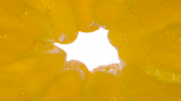 Sappige Plakjes Sinaasappelsap Snijvlakken Stukjes Sinaasappel Worden Samengeperst Van Dichtbij — Stockvideo