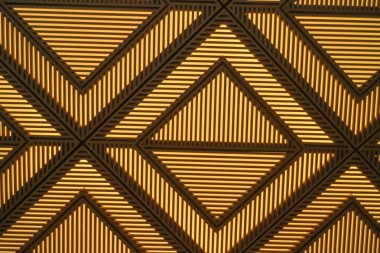 Ahşap mimari detay çalışmak bir evin duvarında