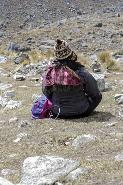 Machu Pichuu Pueblo Peru September 2018 Unidentified Tourist Resting Machu — Stock Photo, Image