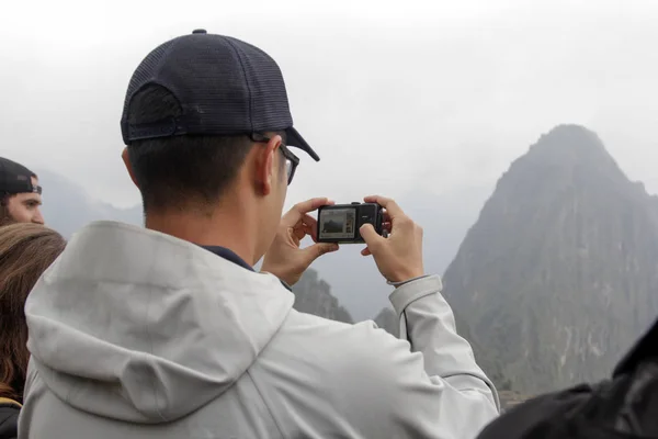 Machu Pichuu Pueblo Perú Septiembre 2018 Turista Identificado Tomando Fotos —  Fotos de Stock