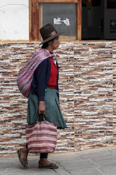 Machu Pichuu Pueblo Perù Settembre 2018 Donna Non Identificata Abiti — Foto Stock