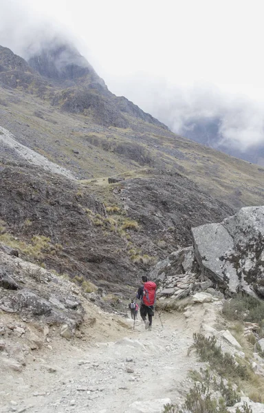 Machu Pichuu Pueblo Peru September 2018 Unidentified Trekker Hiking Dangerous — Stock Photo, Image