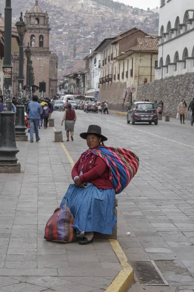 Machu Pichuu Pueblo Peru Września 2018 Kobieta Typowe Ubrania Ulicy — Zdjęcie stockowe