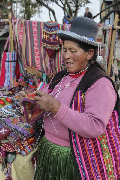 Machu Pichuu Pueblo Peru Września 2018 Kobieta Typowe Ubrania Ulicy — Zdjęcie stockowe