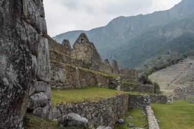 Machu Pichuu teraslar üzerinde görüntüleyin. Cuzco, Peru. Taşlar için mükemmel bir derleme oyulmuş. UNESCO Dünya Miras Listesi.