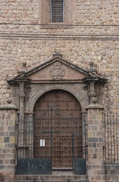 Detalj Gammal Katolsk Kyrka Fasad Cusco Peru Gammal Dörr — Stockfoto