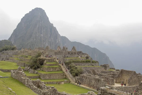Visa Machu Pichuu Molnig Dag Cuzco Peru Stenar Ristade För — Stockfoto