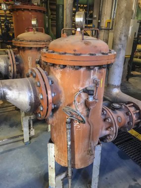 Ayrıntı bir grup eski ve pis fabrika ekipmanları