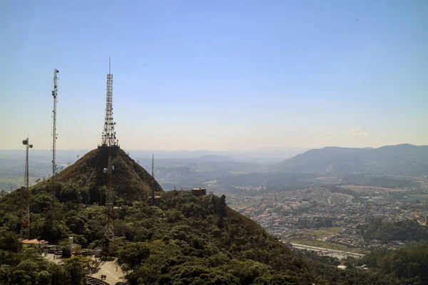 Ομάδα Των Κεραιών Στην Κορυφή Pico Κάνει Απόσταση Ψηλότερο Λόφο — Φωτογραφία Αρχείου