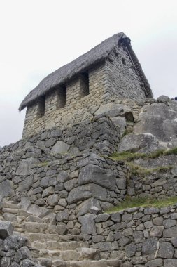 Lanet Machu Pichuu Kalesi ve dağlar Peru'da Cuzco bölgesi, Güney Amerika çevreleyen en iyi yerlerden biri. UNESCO Dünya Miras Listesi.