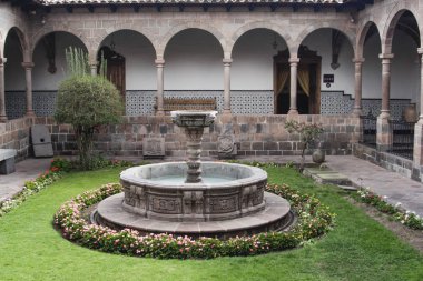 İç bahçe içinde din Cuzco Peru Sanatı Müzesi